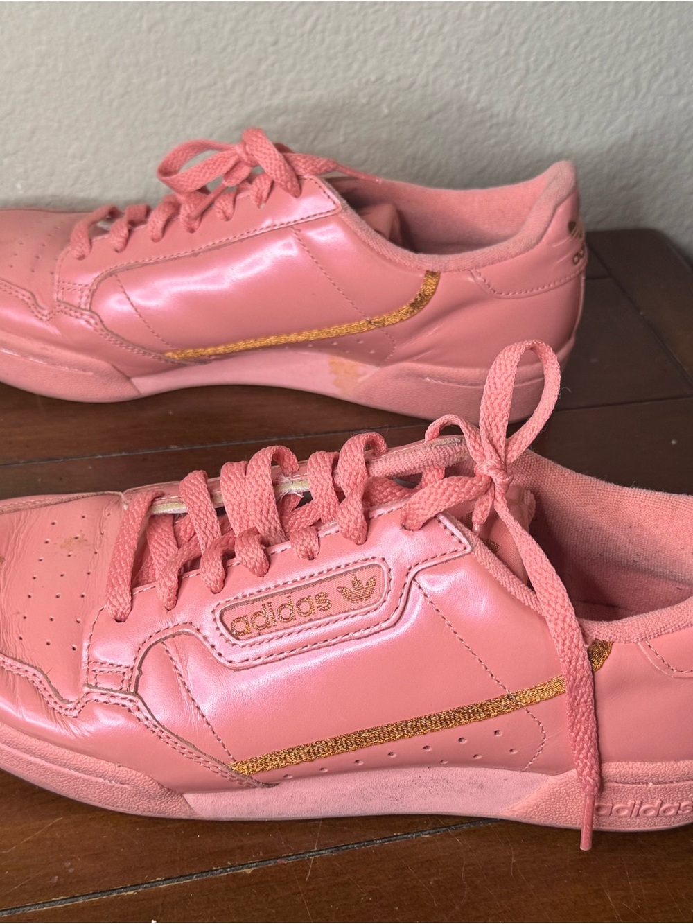 adidas Kids Pink Leather Sneakers with Gold Swoosh - Picture 2 of 7